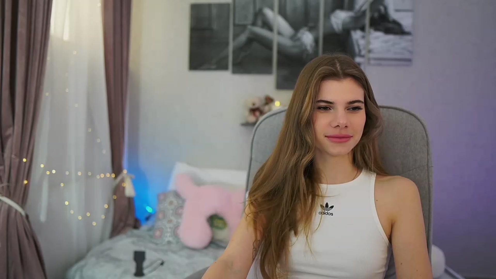 Gallery image thumbnail from RileyReid_18's myfreecams stream on, 02/01/2024, 15:35 image 10 of 20