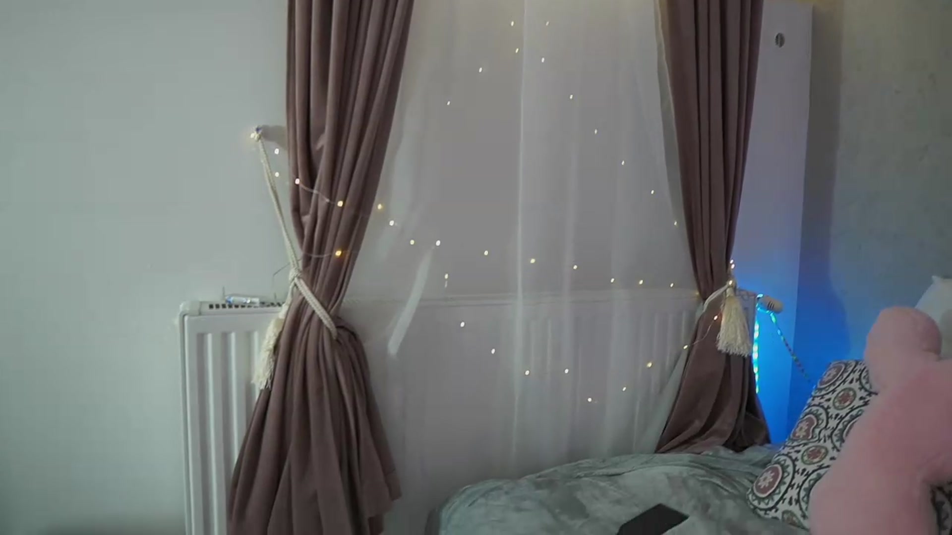 Gallery image thumbnail from RileyReid_18's myfreecams stream on, 02/01/2024, 15:35 image 17 of 20