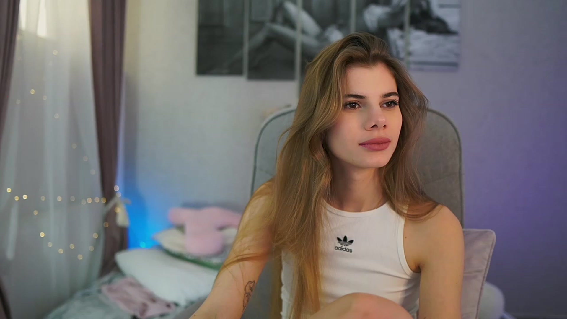 Gallery image thumbnail from RileyReid_18's myfreecams stream on, 02/01/2024, 19:07 image 12 of 20