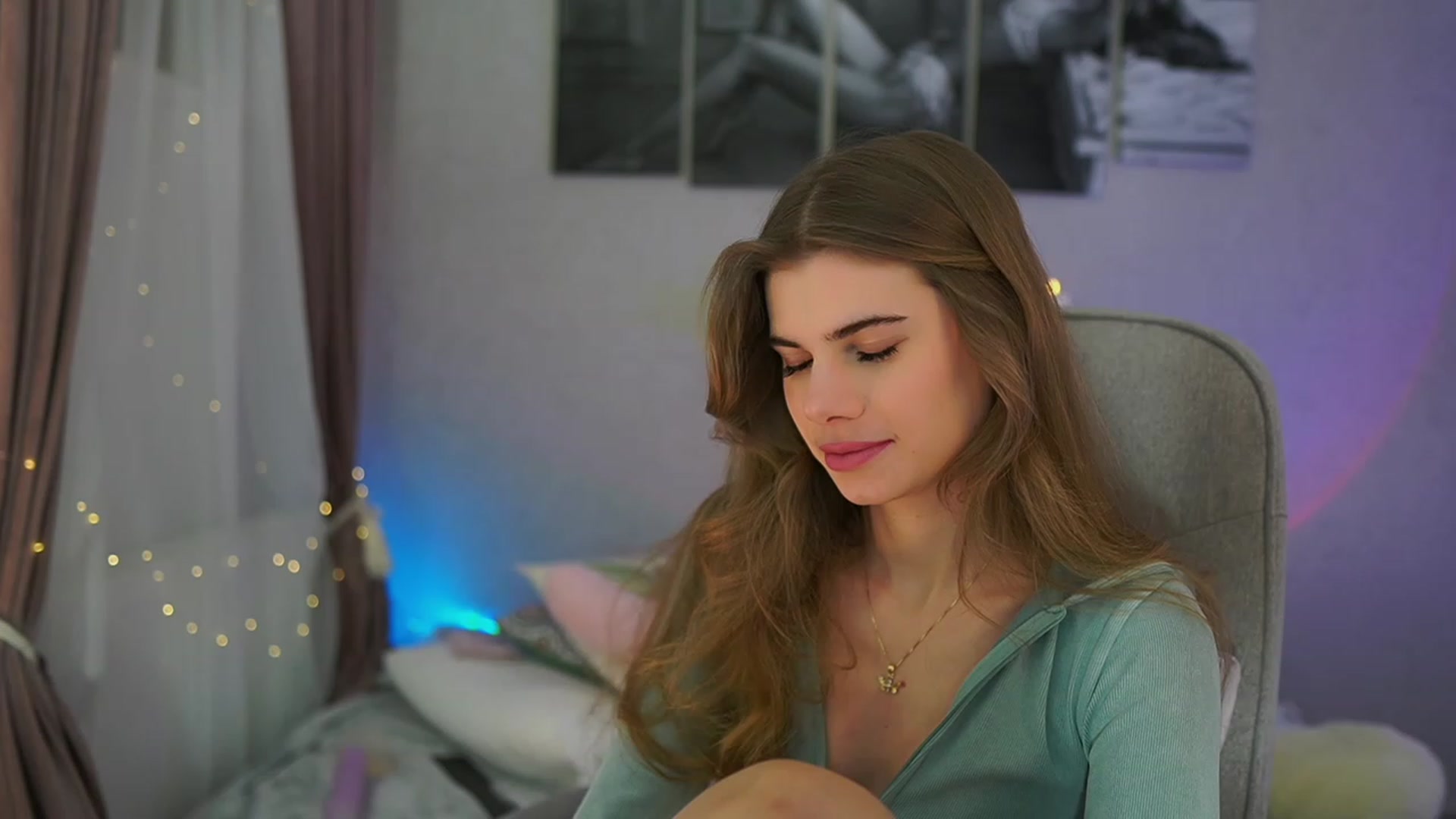 Gallery image thumbnail from RileyReid_18's myfreecams stream on, 02/03/2024, 21:35 image 14 of 20
