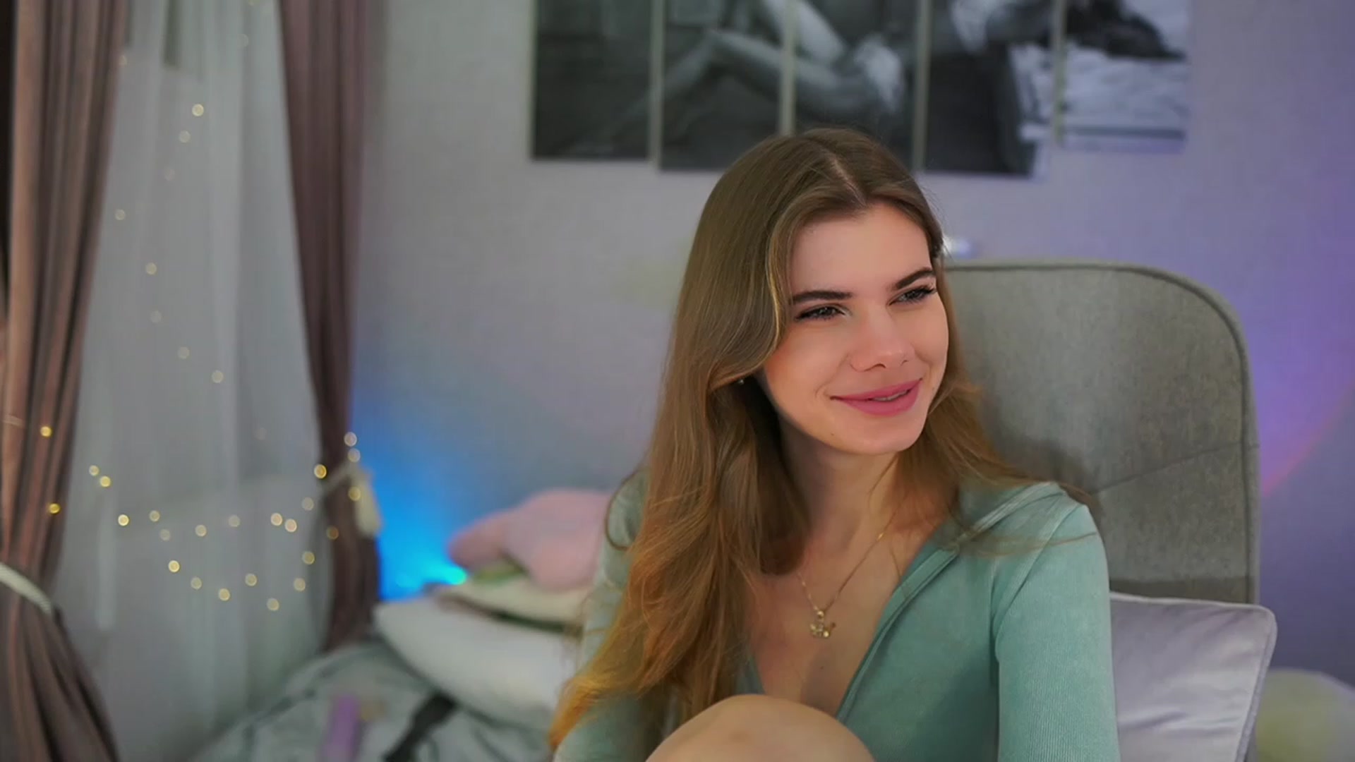 Gallery image thumbnail from RileyReid_18's myfreecams stream on, 02/03/2024, 23:05 image 17 of 20