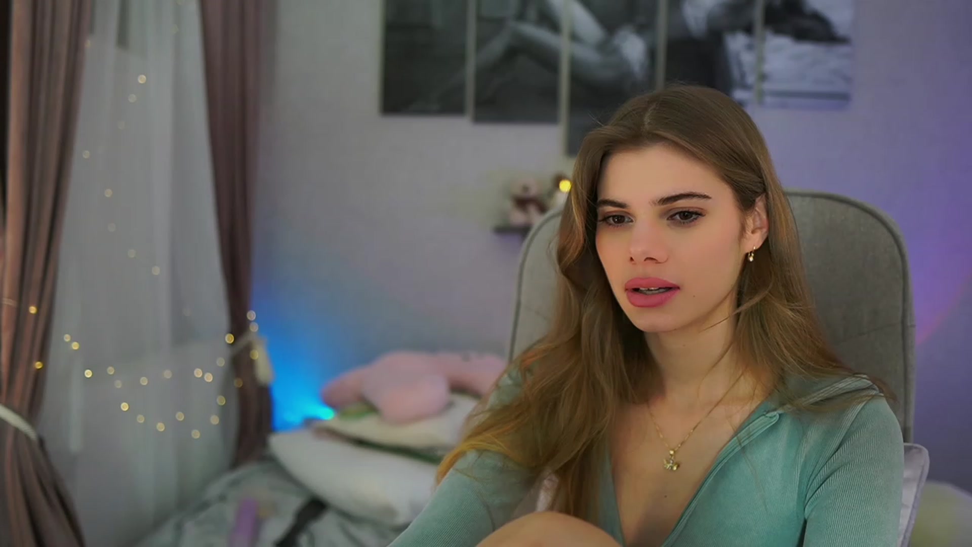 Gallery image thumbnail from RileyReid_18's myfreecams stream on, 02/03/2024, 23:05 image 15 of 20
