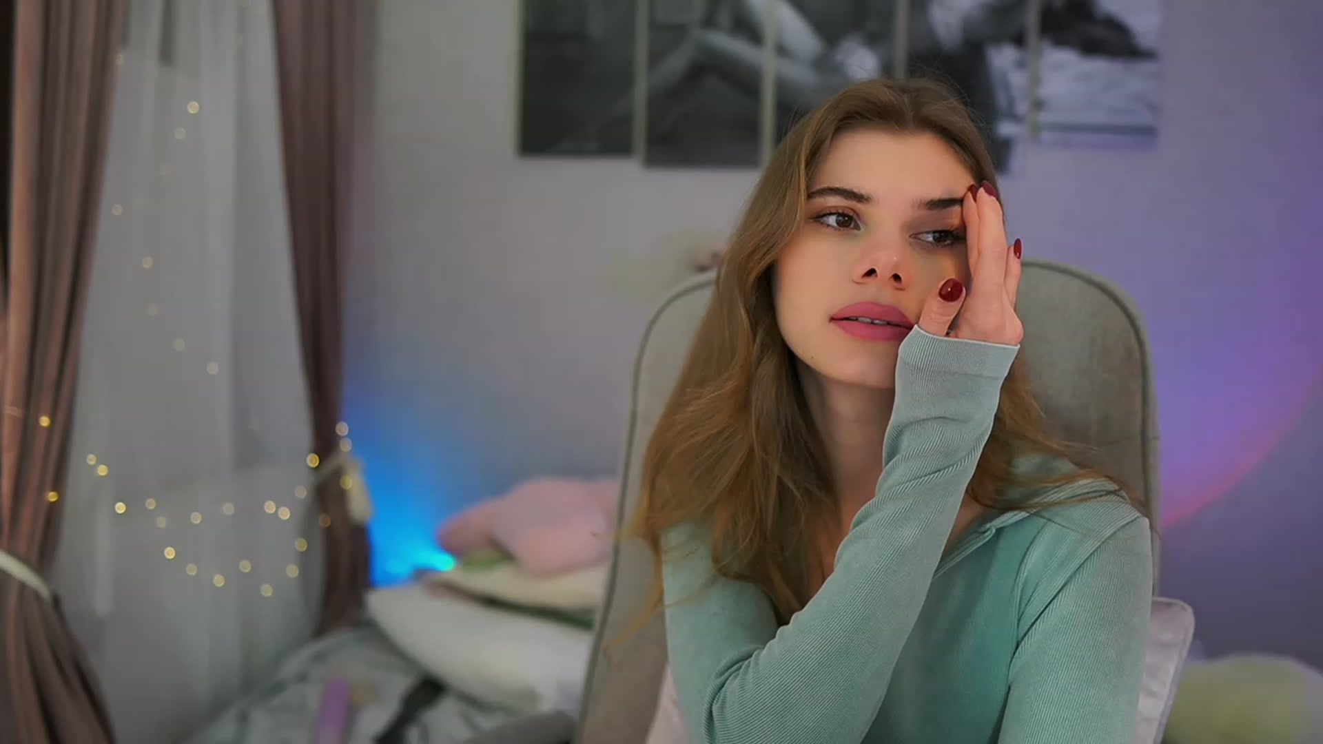 Gallery image thumbnail from RileyReid_18's myfreecams stream on, 02/03/2024, 23:05 image 12 of 20