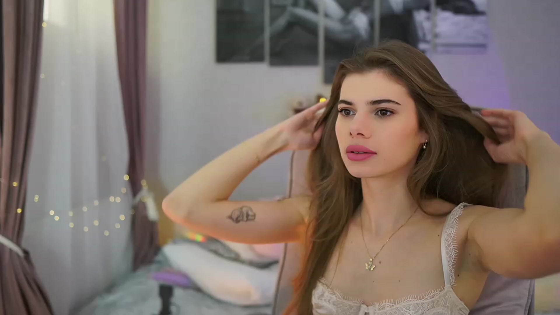 Gallery image thumbnail from RileyReid_18's myfreecams stream on, 02/04/2024, 15:57 image 5 of 20