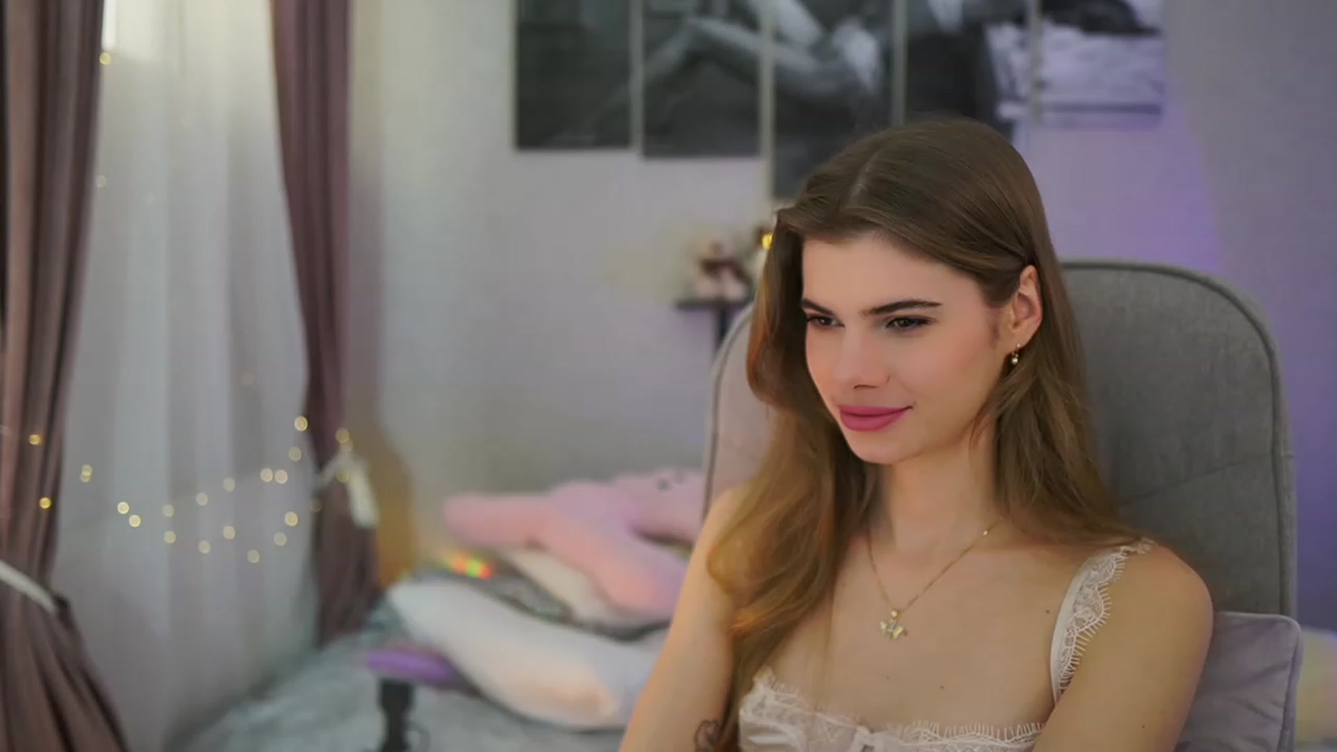 Gallery image thumbnail from RileyReid_18's myfreecams stream on, 02/04/2024, 15:57 image 10 of 20