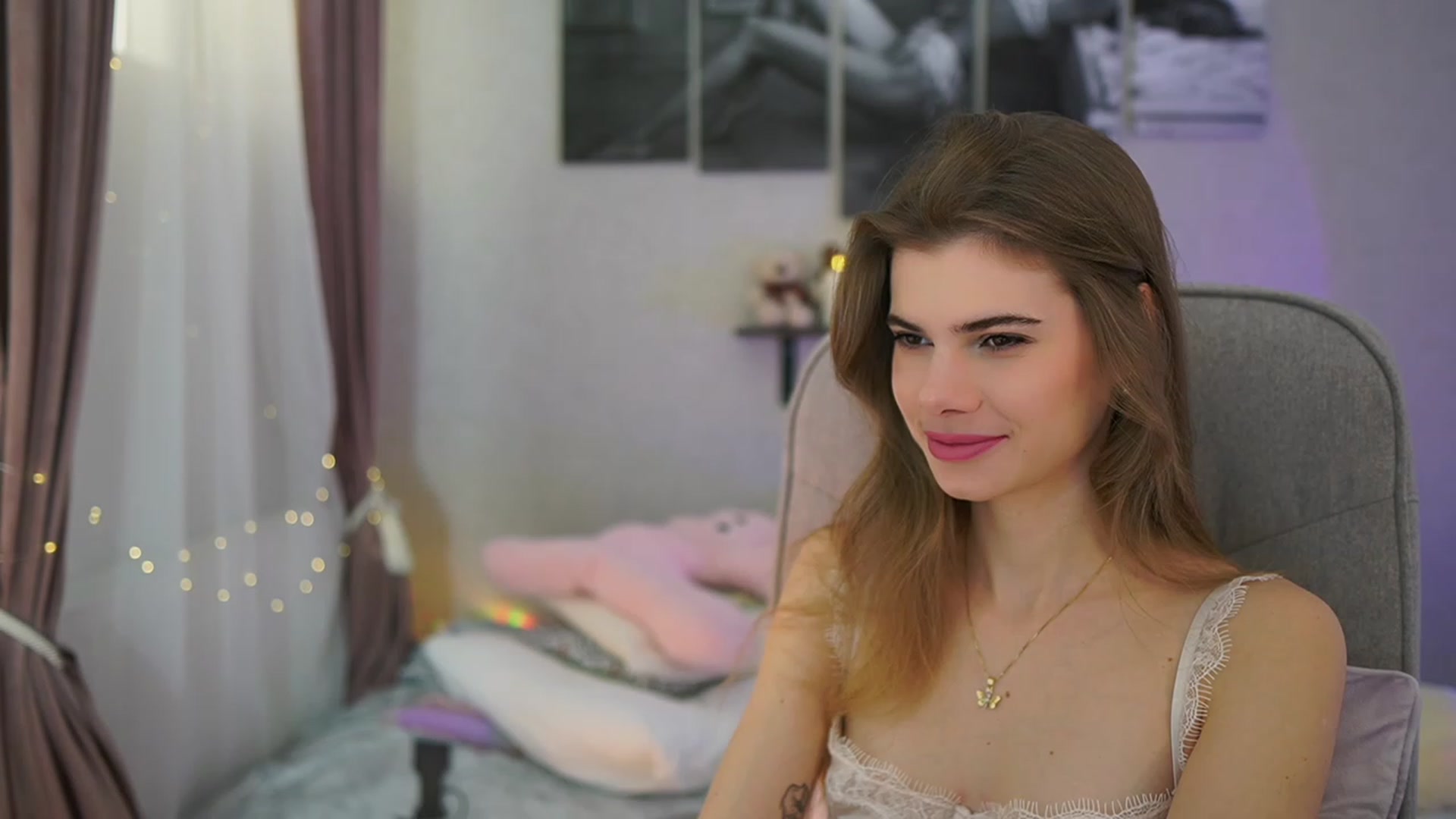 Gallery image thumbnail from RileyReid_18's myfreecams stream on, 02/04/2024, 15:57 image 4 of 20