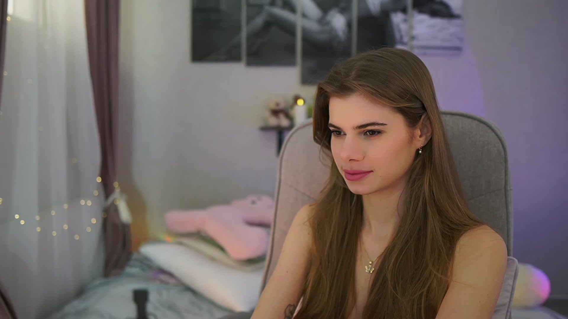Gallery image thumbnail from RileyReid_18's myfreecams stream on, 02/04/2024, 19:03 image 8 of 20
