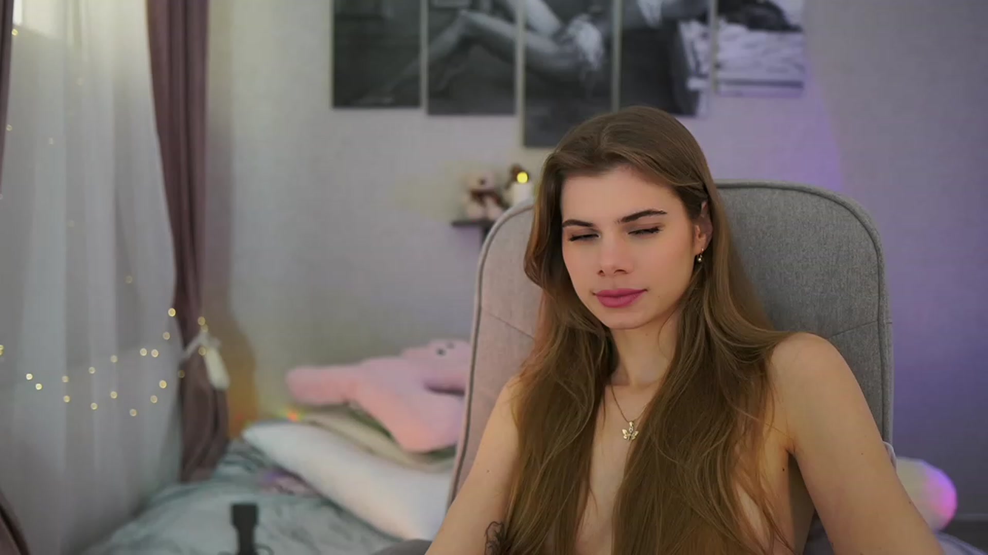 Gallery image thumbnail from RileyReid_18's myfreecams stream on, 02/04/2024, 19:03 image 9 of 20