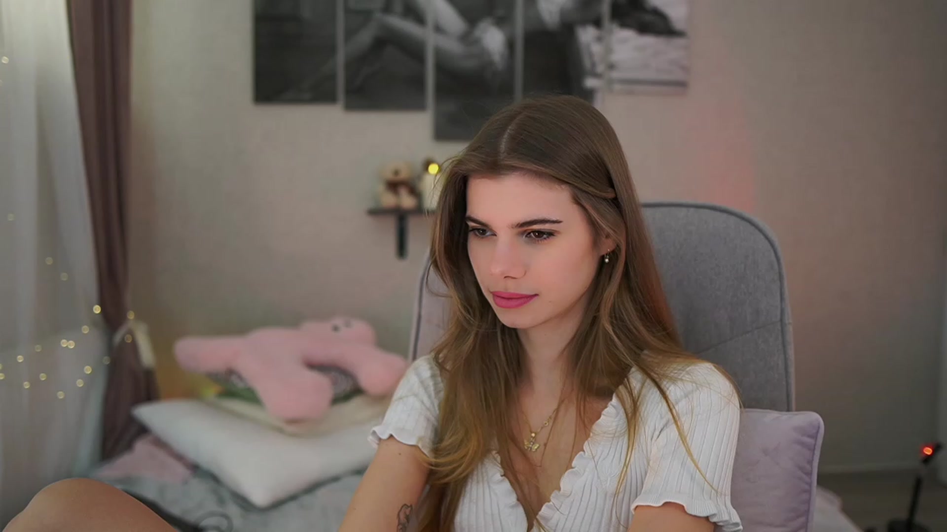 Gallery image thumbnail from RileyReid_18's myfreecams stream on, 02/05/2024, 16:40 image 14 of 20