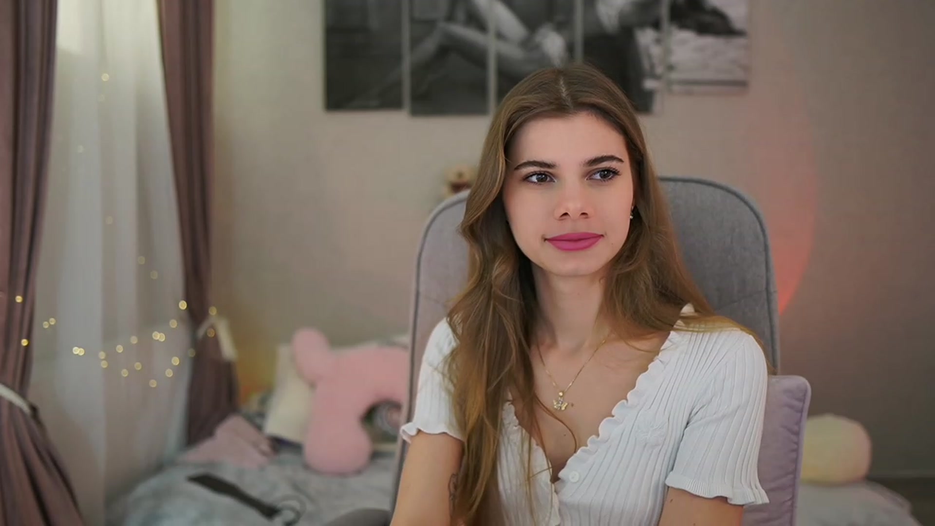 Gallery image thumbnail from RileyReid_18's myfreecams stream on, 02/05/2024, 16:40 image 3 of 20