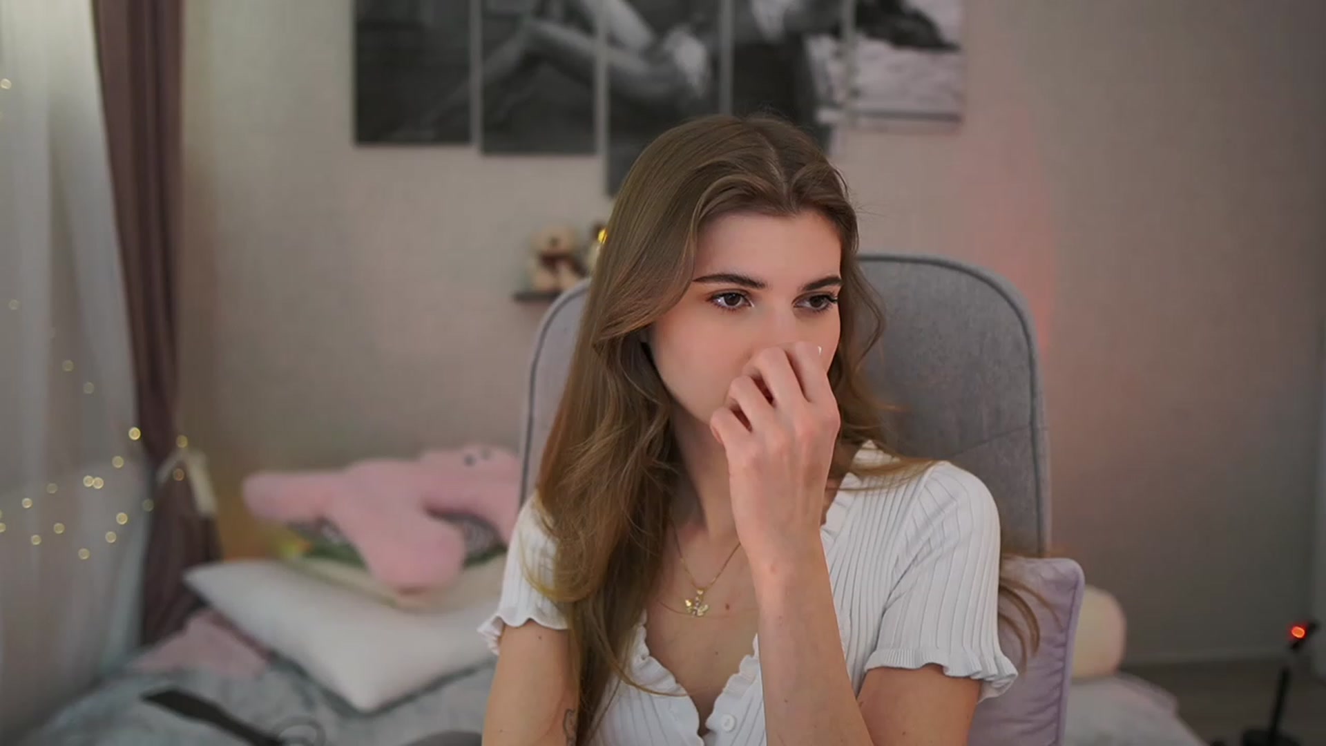 Gallery image thumbnail from RileyReid_18's myfreecams stream on, 02/05/2024, 16:40 image 9 of 20