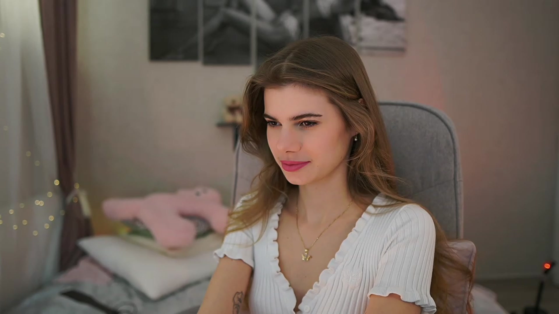 Gallery image thumbnail from RileyReid_18's myfreecams stream on, 02/05/2024, 16:40 image 8 of 20