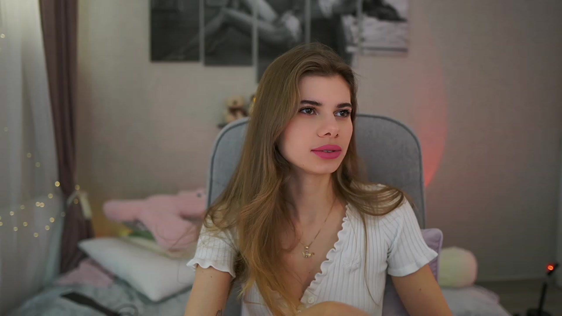 Gallery image thumbnail from RileyReid_18's myfreecams stream on, 02/05/2024, 16:40 image 16 of 20