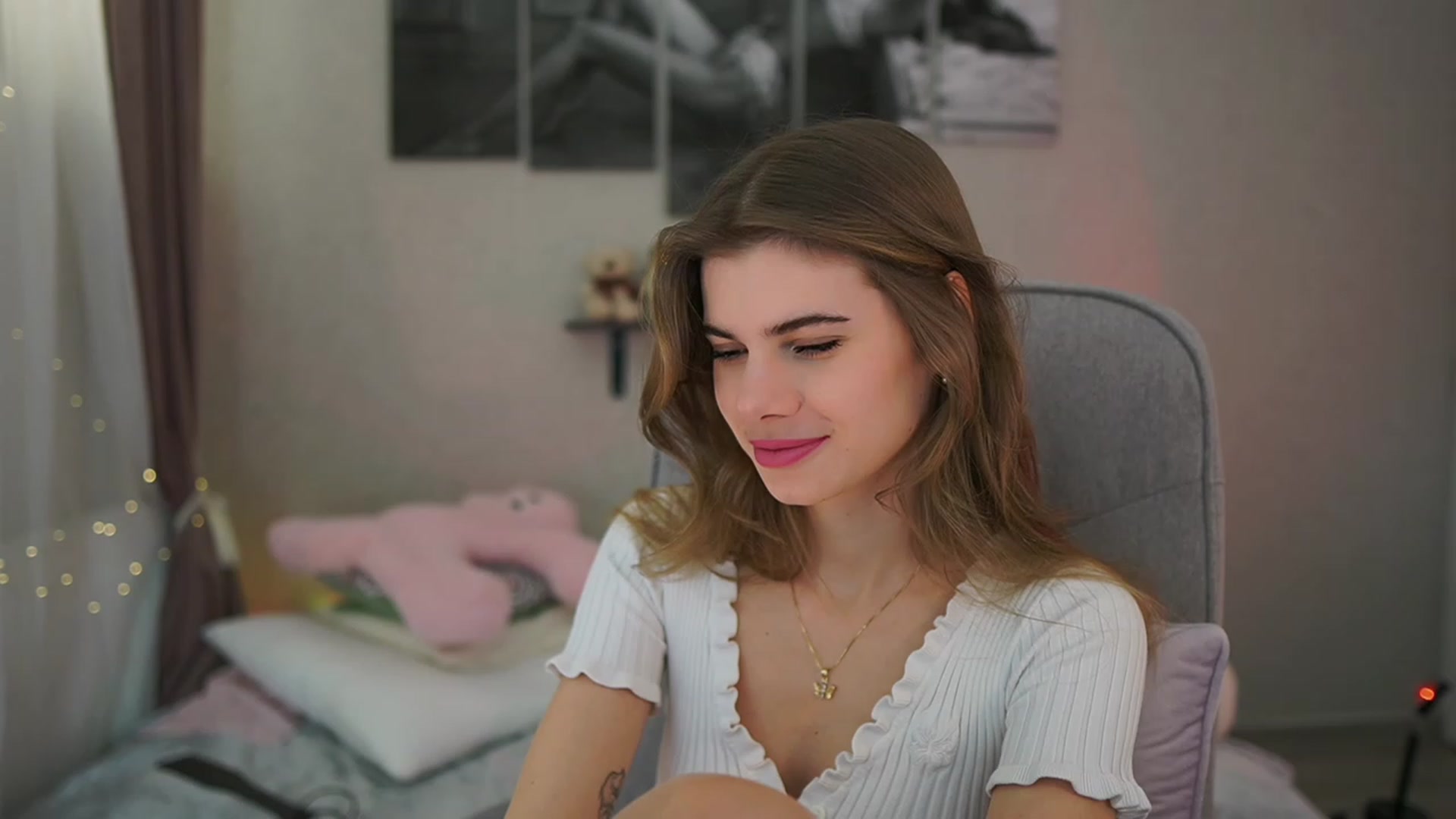 Gallery image thumbnail from RileyReid_18's myfreecams stream on, 02/05/2024, 16:40 image 7 of 20