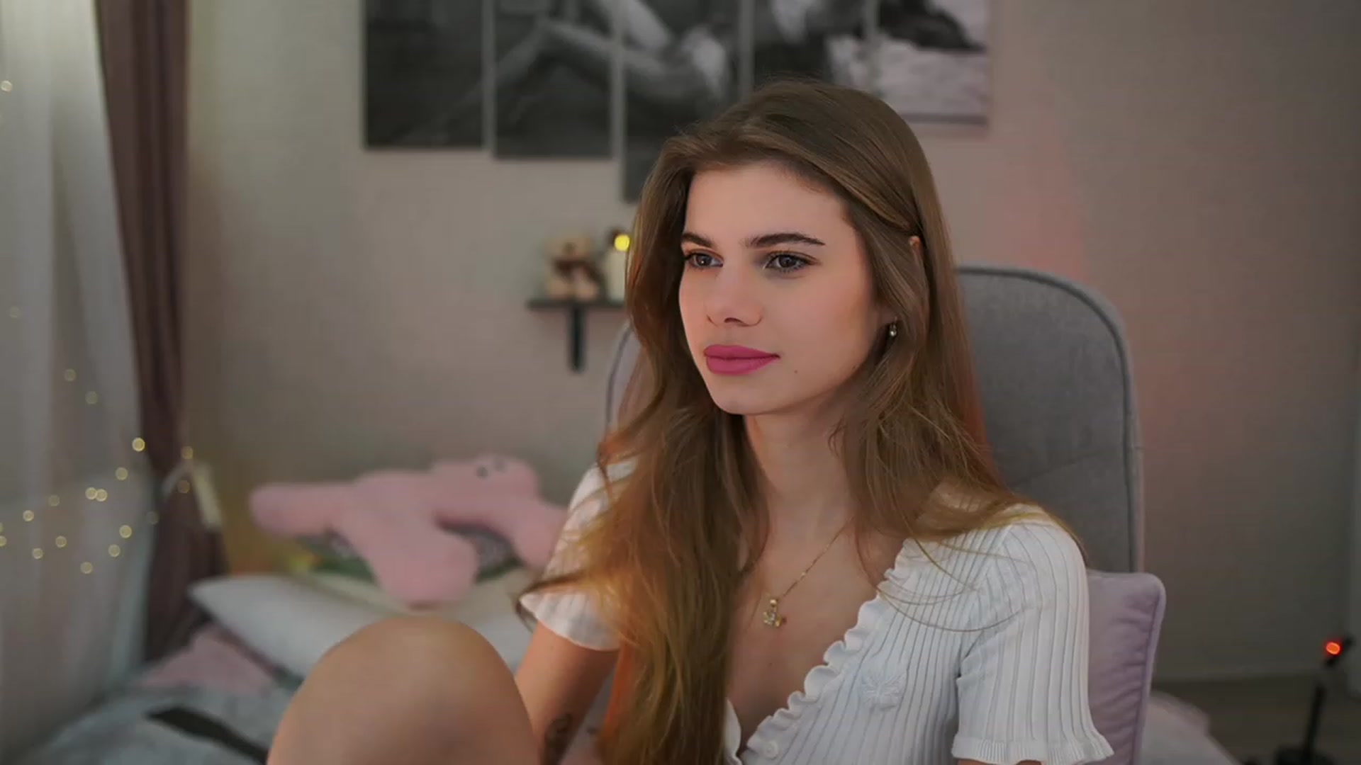 Gallery image thumbnail from RileyReid_18's myfreecams stream on, 02/05/2024, 16:40 image 10 of 20