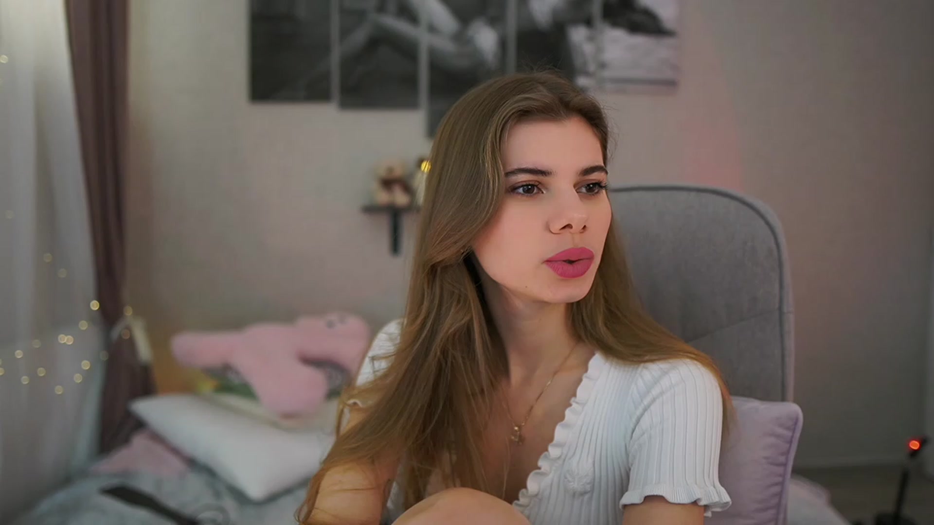 Gallery image thumbnail from RileyReid_18's myfreecams stream on, 02/05/2024, 16:40 image 12 of 20