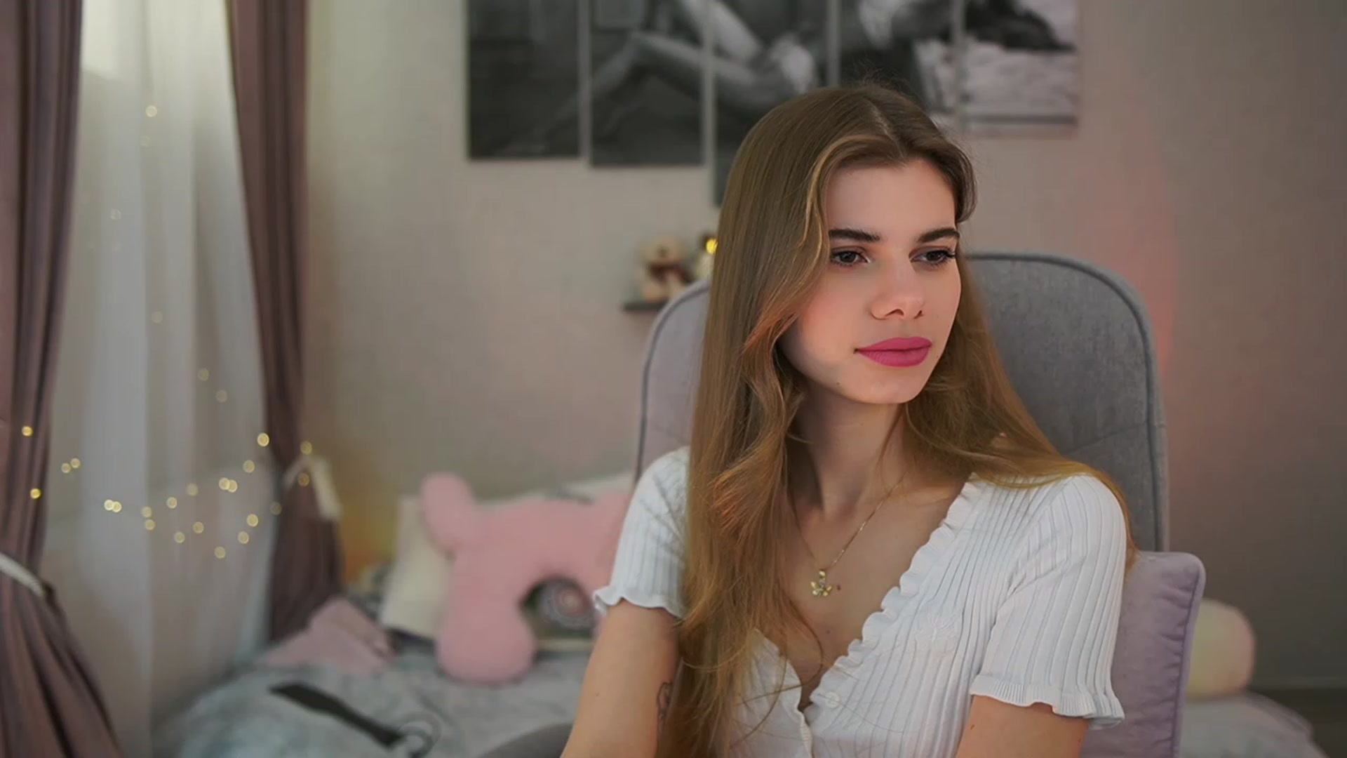 Gallery image thumbnail from RileyReid_18's myfreecams stream on, 02/05/2024, 16:40 image 2 of 20