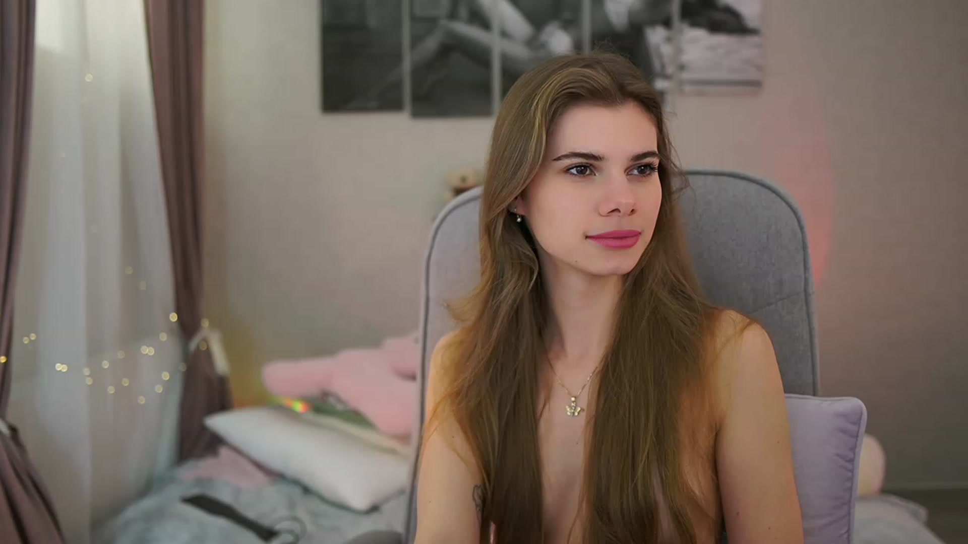 Gallery image thumbnail from RileyReid_18's myfreecams stream on, 02/05/2024, 17:09 image 4 of 20