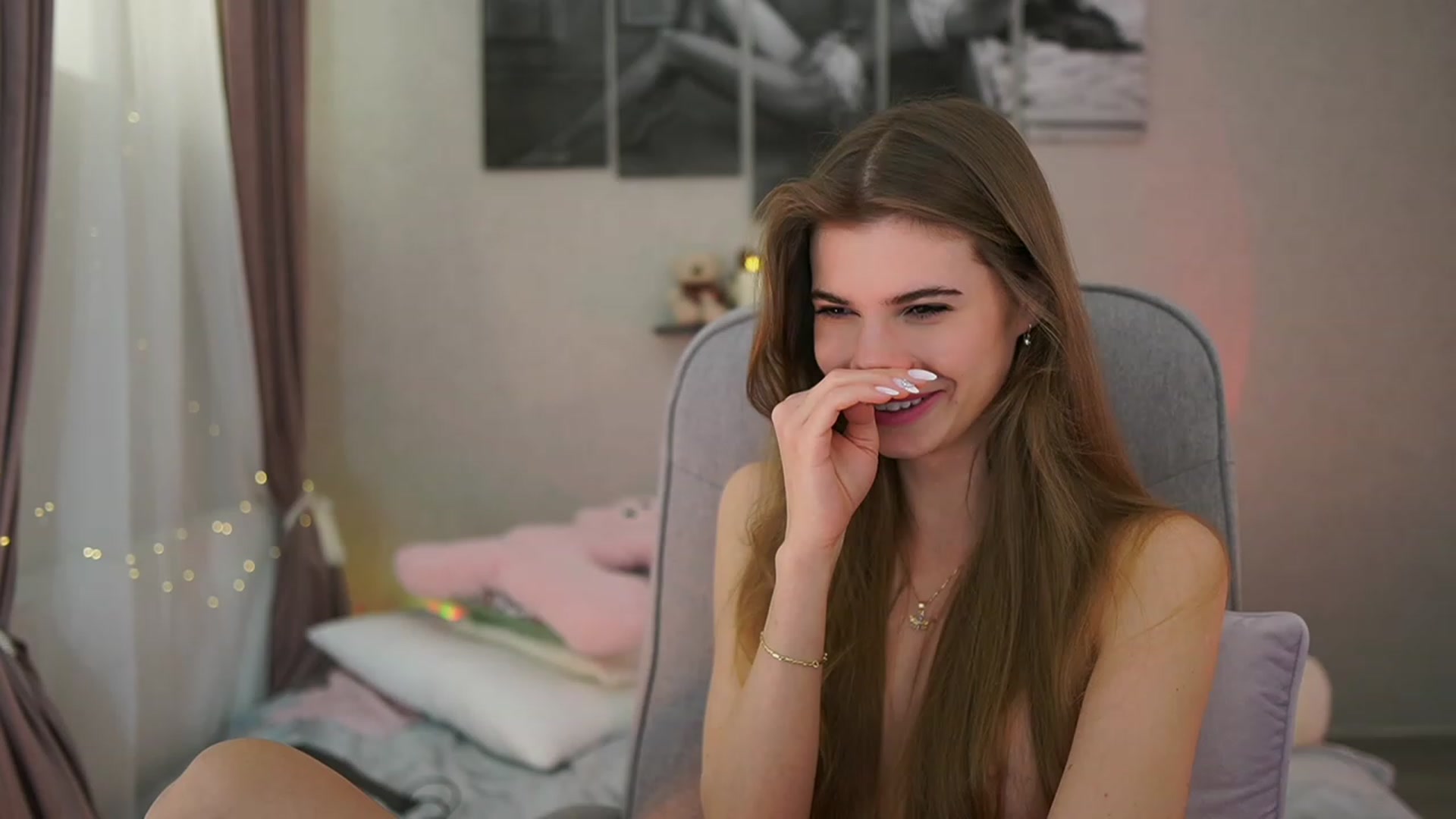 Gallery image thumbnail from RileyReid_18's myfreecams stream on, 02/05/2024, 17:09 image 5 of 20