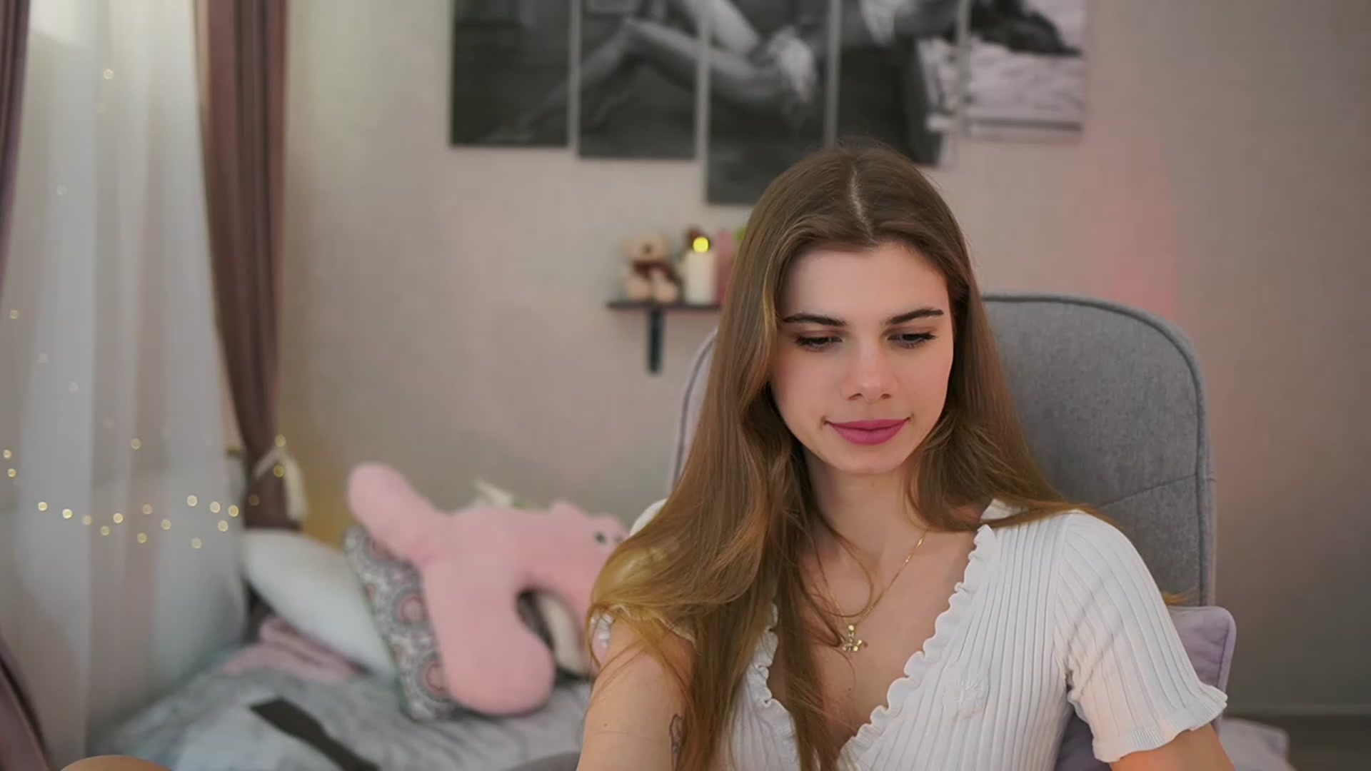 Gallery image thumbnail from RileyReid_18's myfreecams stream on, 02/05/2024, 18:45 image 15 of 20