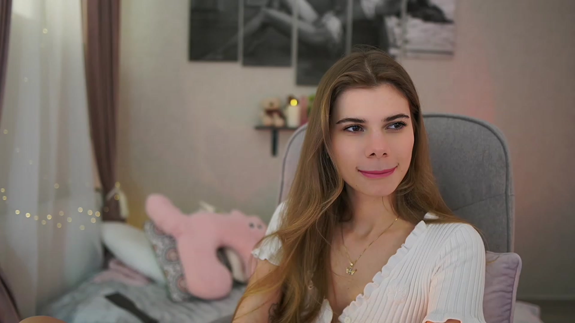 Gallery image thumbnail from RileyReid_18's myfreecams stream on, 02/05/2024, 18:45 image 11 of 20