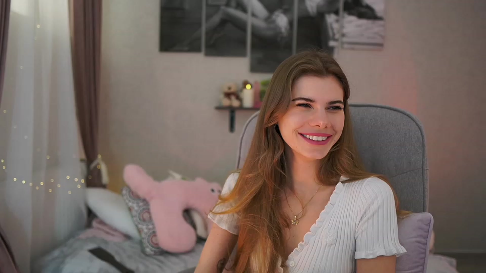Gallery image thumbnail from RileyReid_18's myfreecams stream on, 02/05/2024, 18:45 image 16 of 20