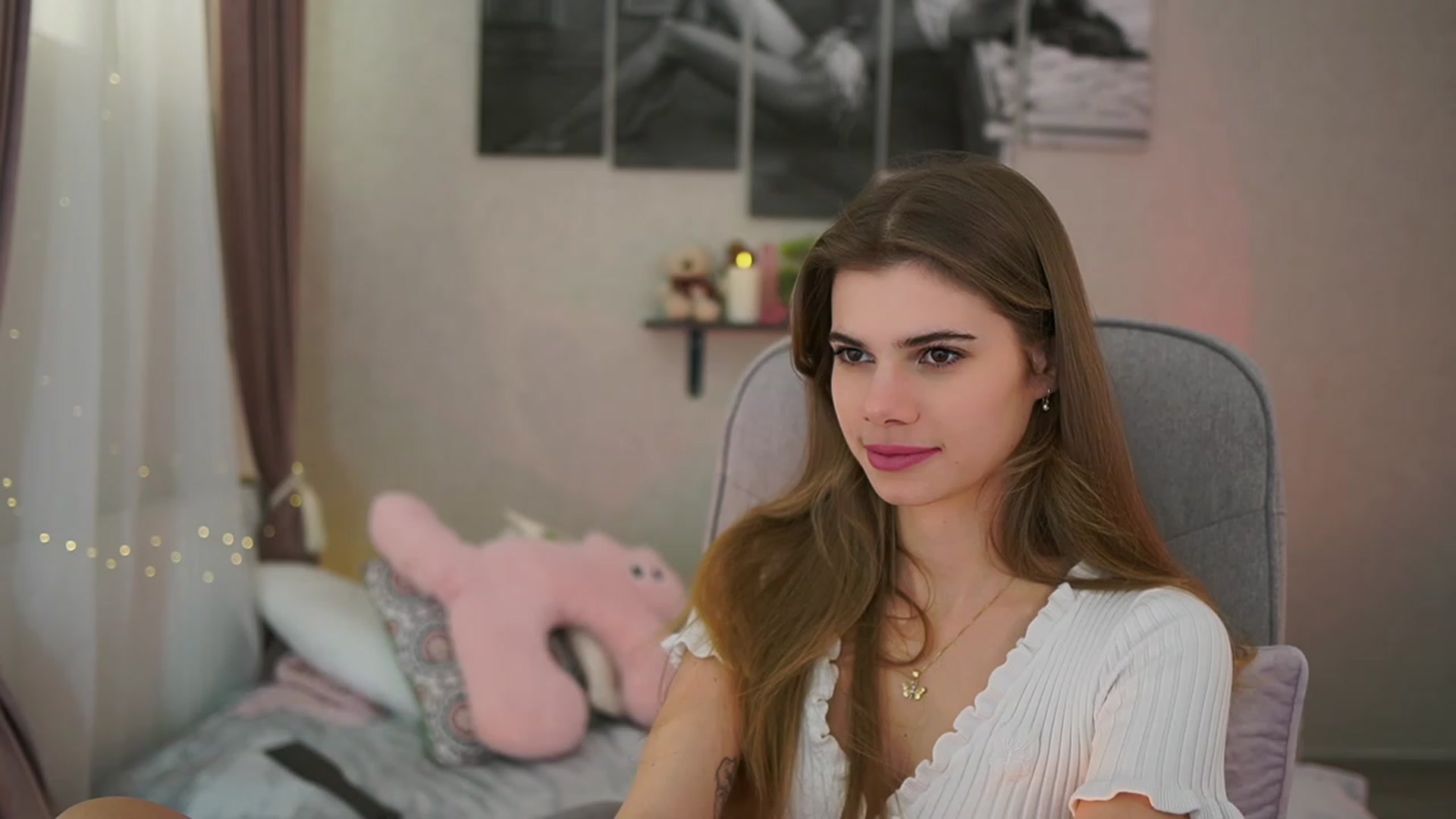 Gallery image thumbnail from RileyReid_18's myfreecams stream on, 02/05/2024, 18:45 image 14 of 20