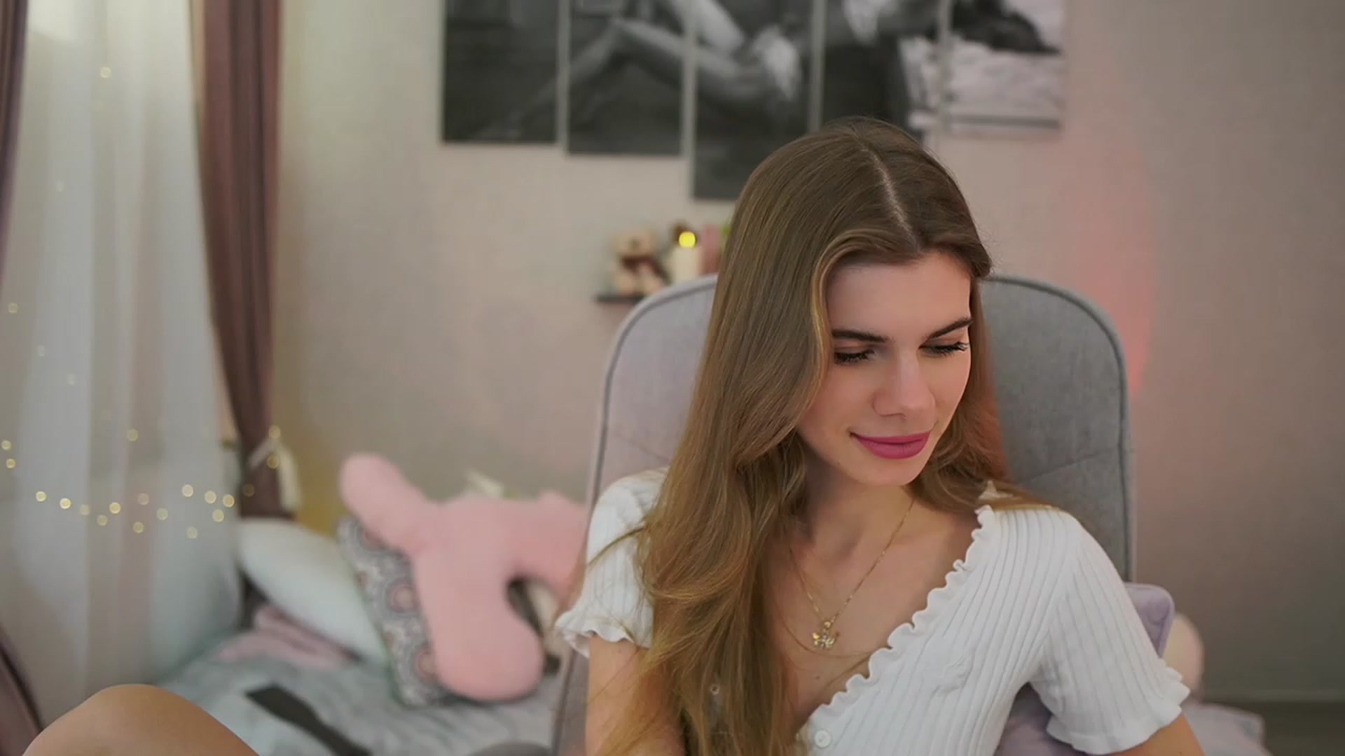 Gallery image thumbnail from RileyReid_18's myfreecams stream on, 02/05/2024, 18:45 image 10 of 20