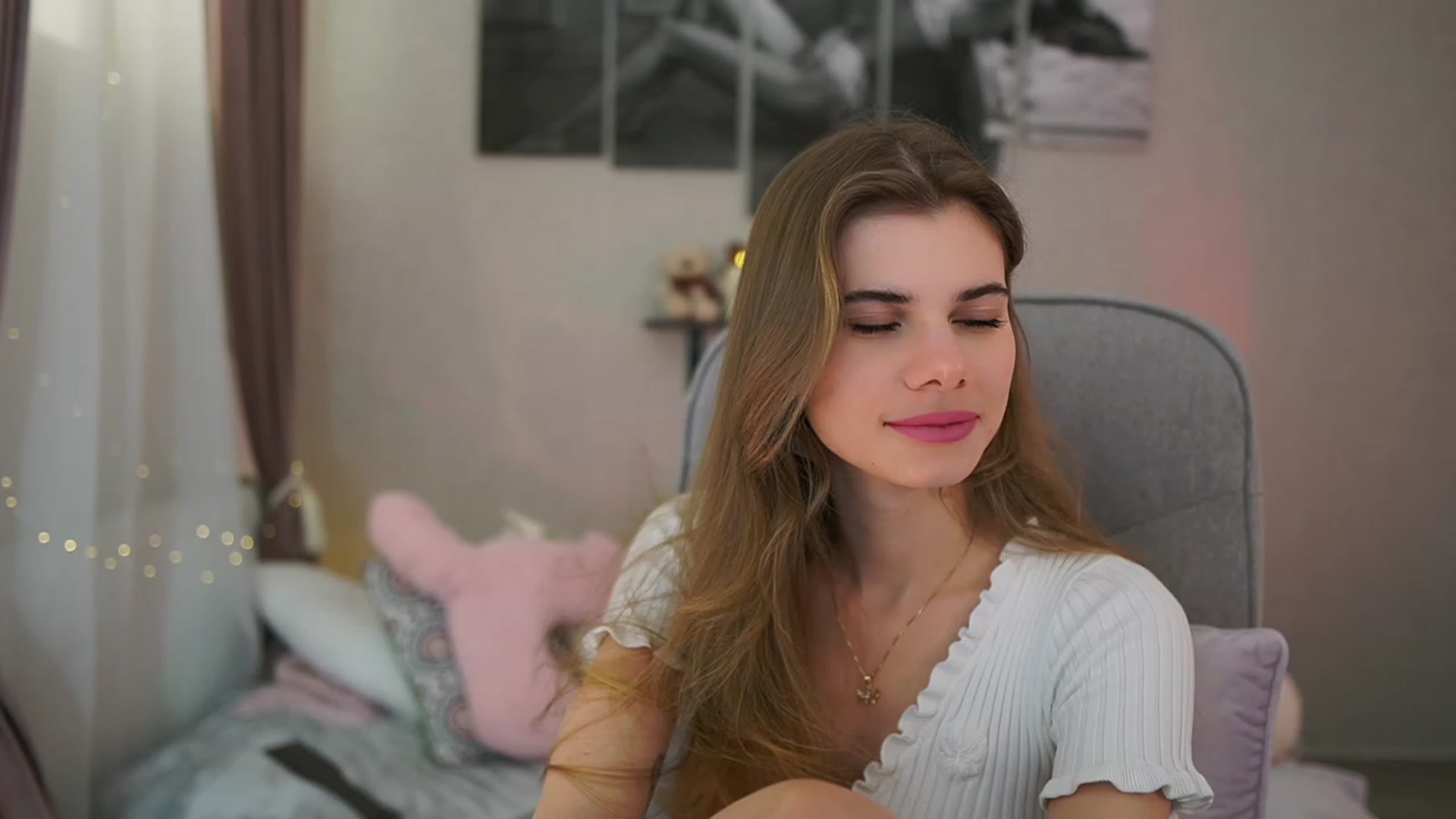Gallery image thumbnail from RileyReid_18's myfreecams stream on, 02/05/2024, 18:45 image 9 of 20