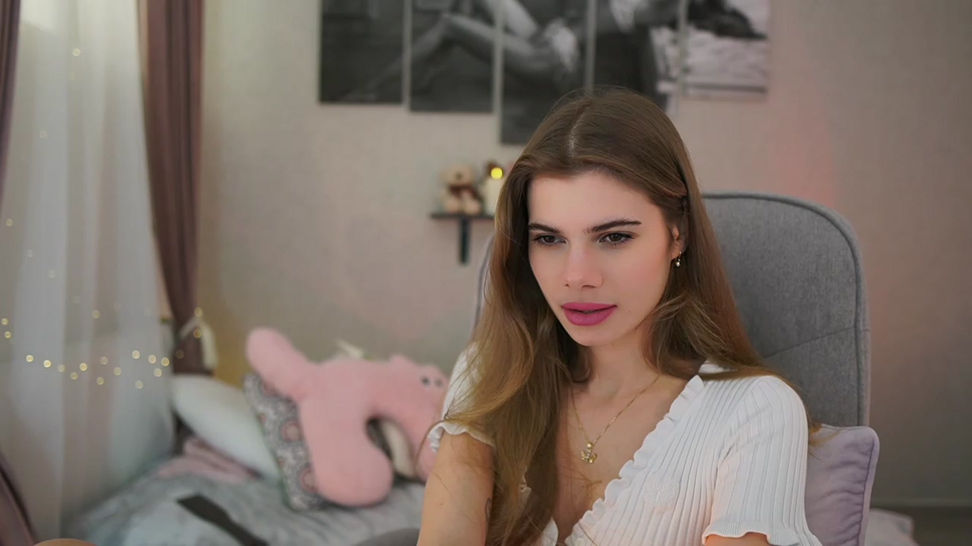 Gallery image thumbnail from RileyReid_18's myfreecams stream on, 02/05/2024, 18:45 image 12 of 20