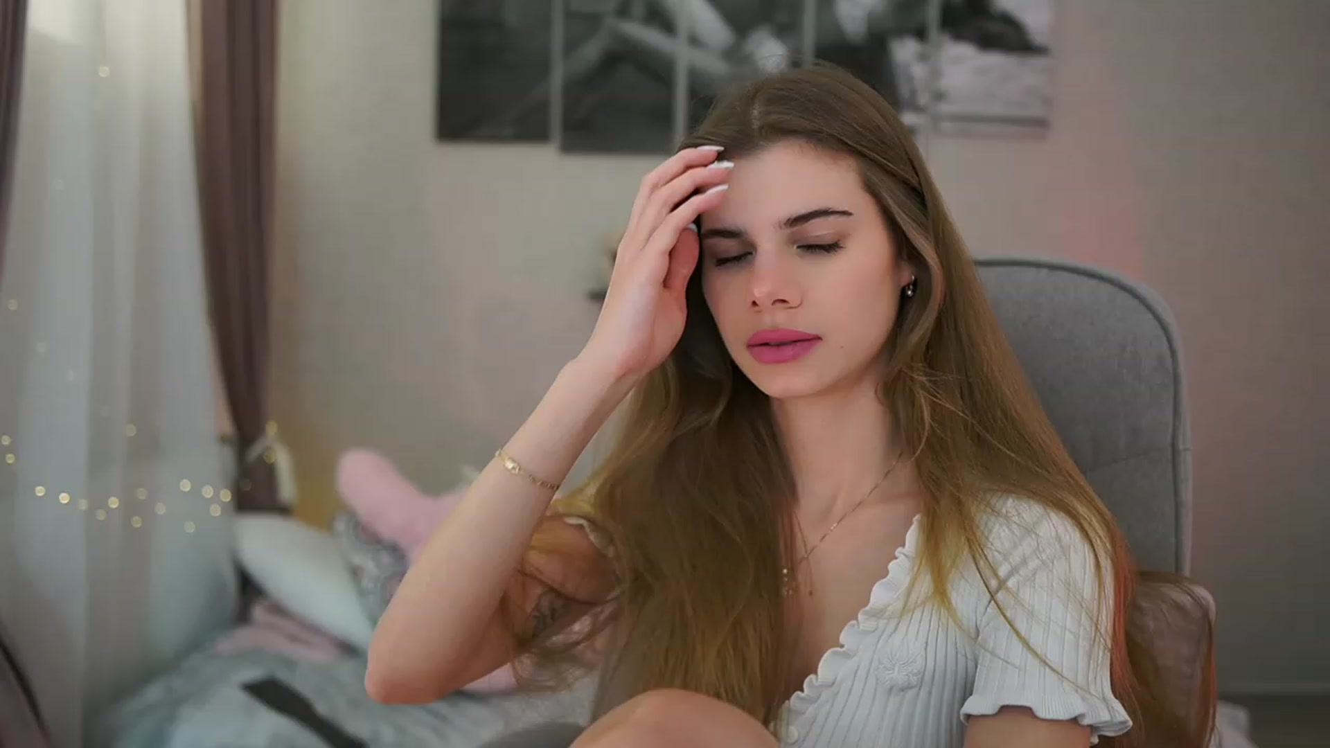 Gallery image thumbnail from RileyReid_18's myfreecams stream on, 02/05/2024, 18:45 image 8 of 20