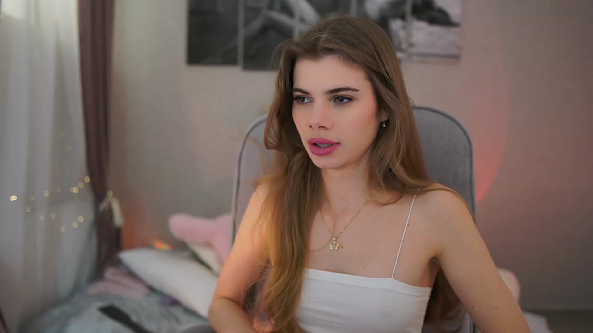 Gallery image thumbnail from RileyReid_18's myfreecams stream on, 02/06/2024, 17:53 image 4 of 20