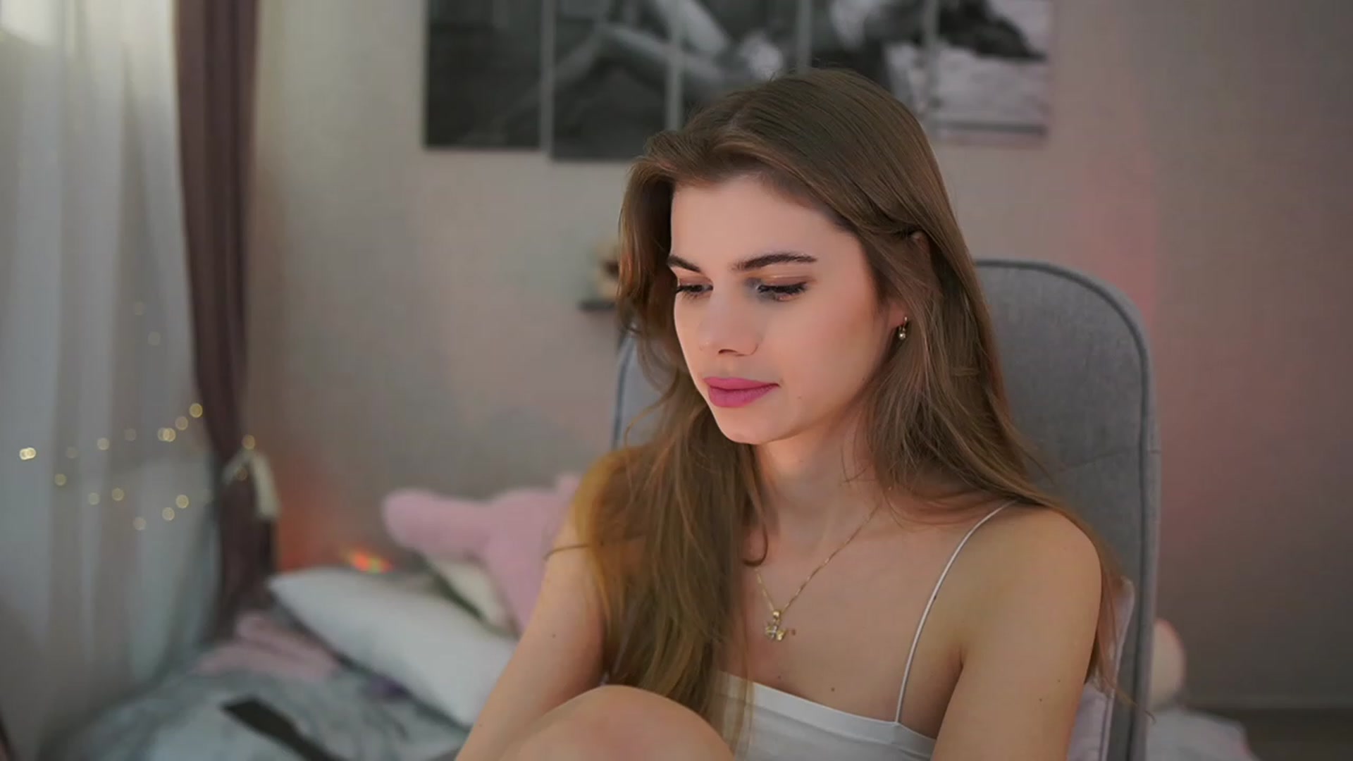 Gallery image thumbnail from RileyReid_18's myfreecams stream on, 02/06/2024, 17:53 image 17 of 20