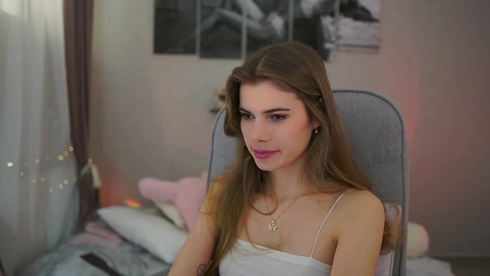 Gallery image thumbnail from RileyReid_18's myfreecams stream on, 02/06/2024, 17:53 image 20 of 20