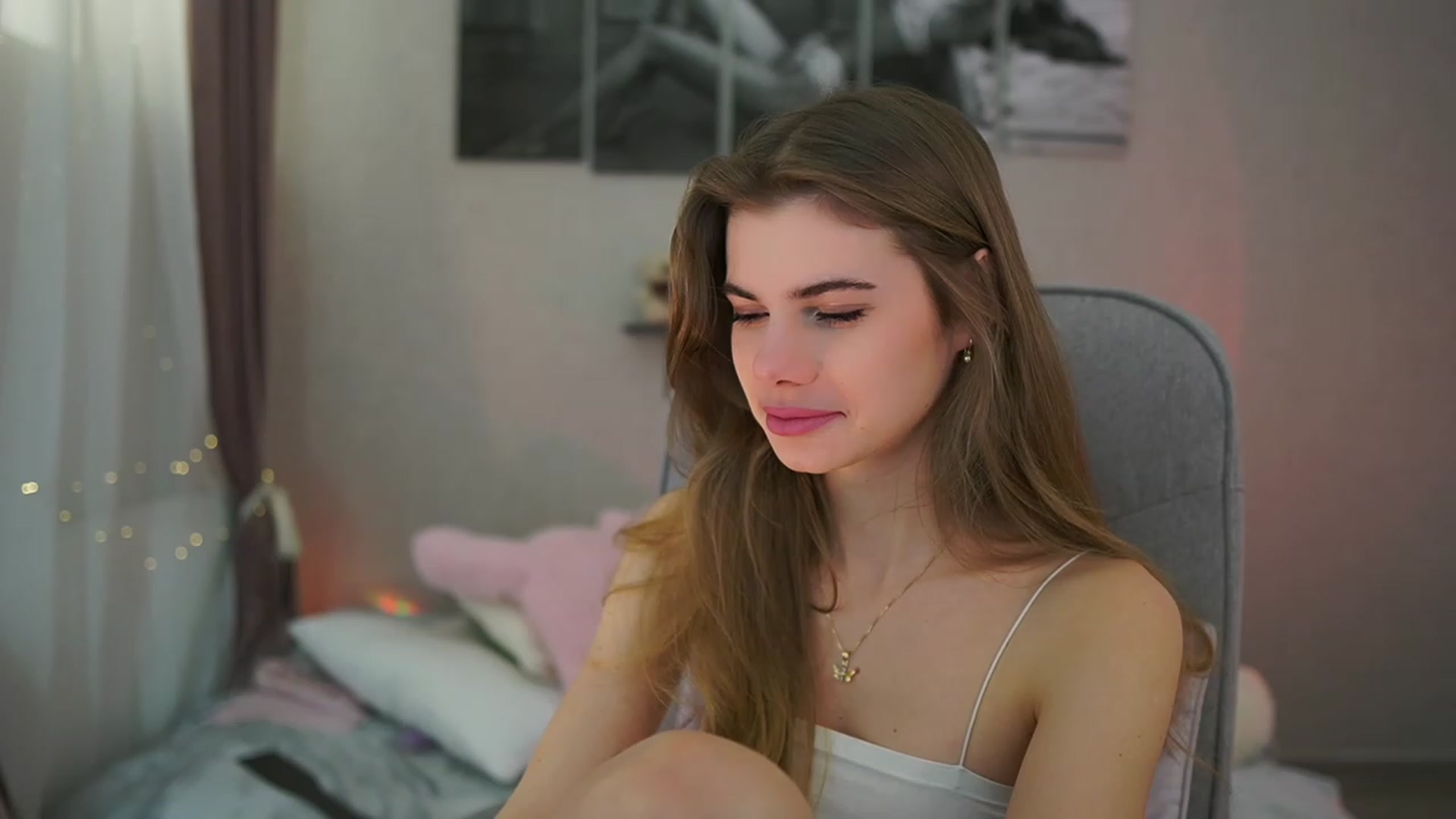 Gallery image thumbnail from RileyReid_18's myfreecams stream on, 02/06/2024, 17:53 image 18 of 20