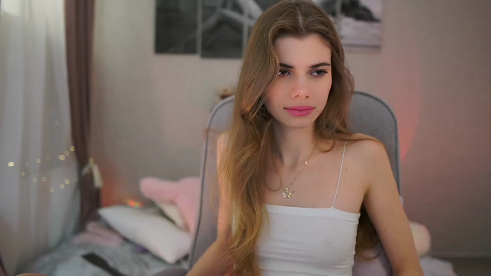 Gallery image thumbnail from RileyReid_18's myfreecams stream on, 02/06/2024, 17:53 image 3 of 20