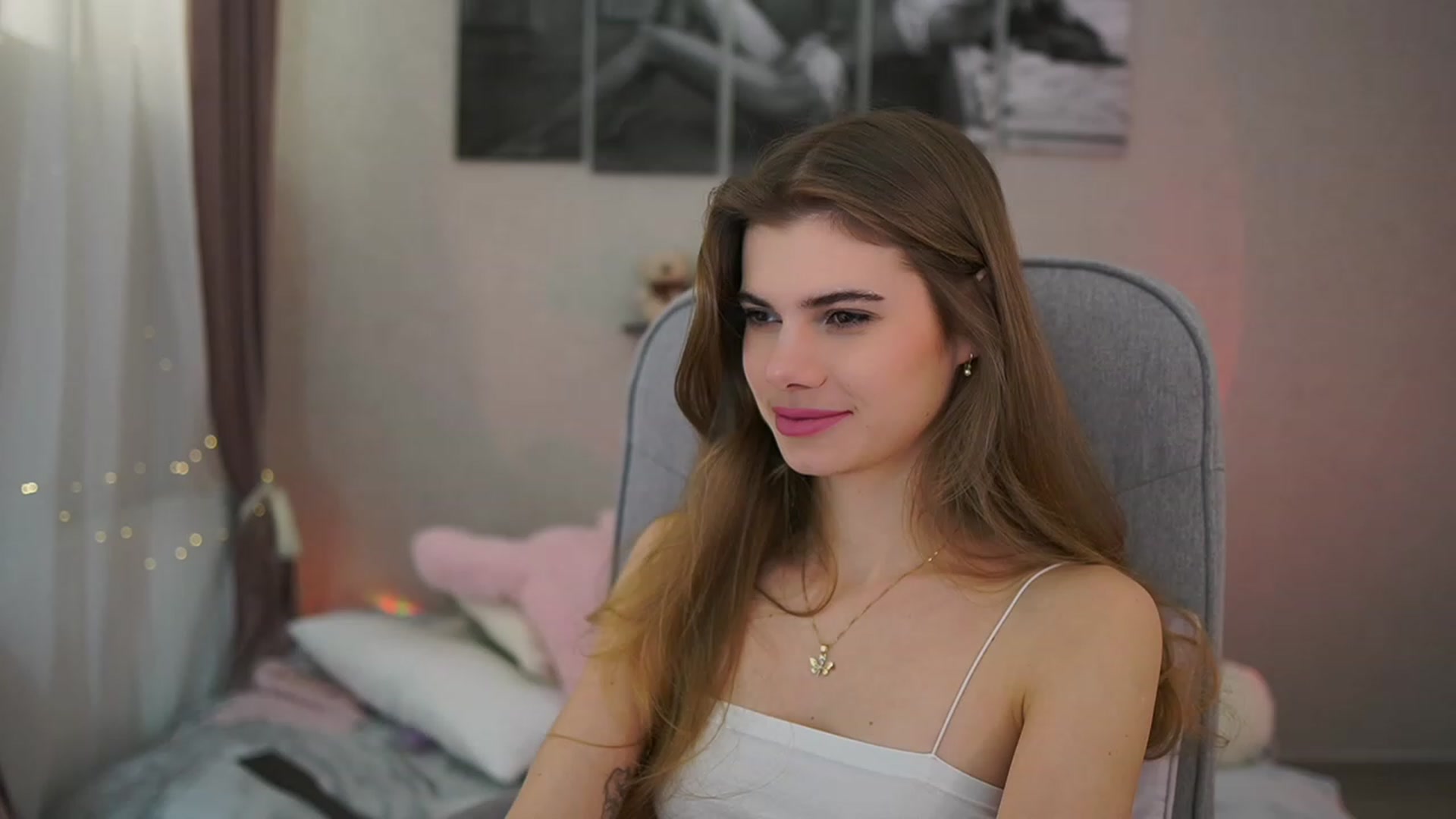 Gallery image thumbnail from RileyReid_18's myfreecams stream on, 02/06/2024, 17:53 image 19 of 20