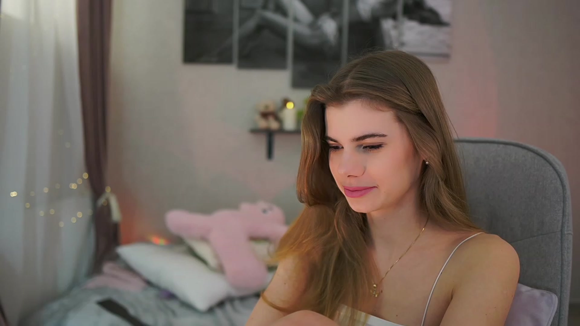 Gallery image thumbnail from RileyReid_18's myfreecams stream on, 02/06/2024, 17:53 image 16 of 20