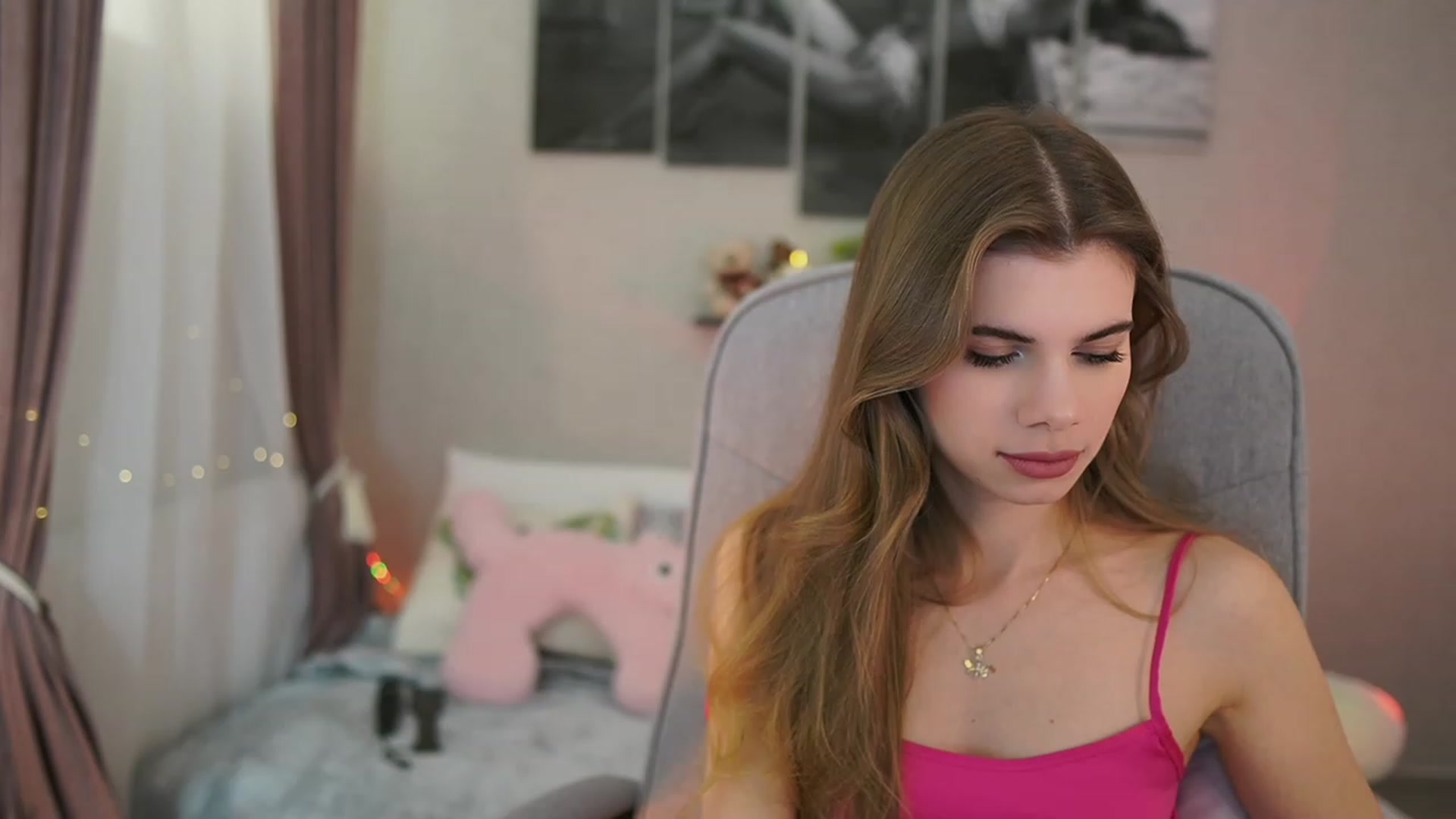 Gallery image thumbnail from RileyReid_18's myfreecams stream on, 02/07/2024, 15:27 image 18 of 20