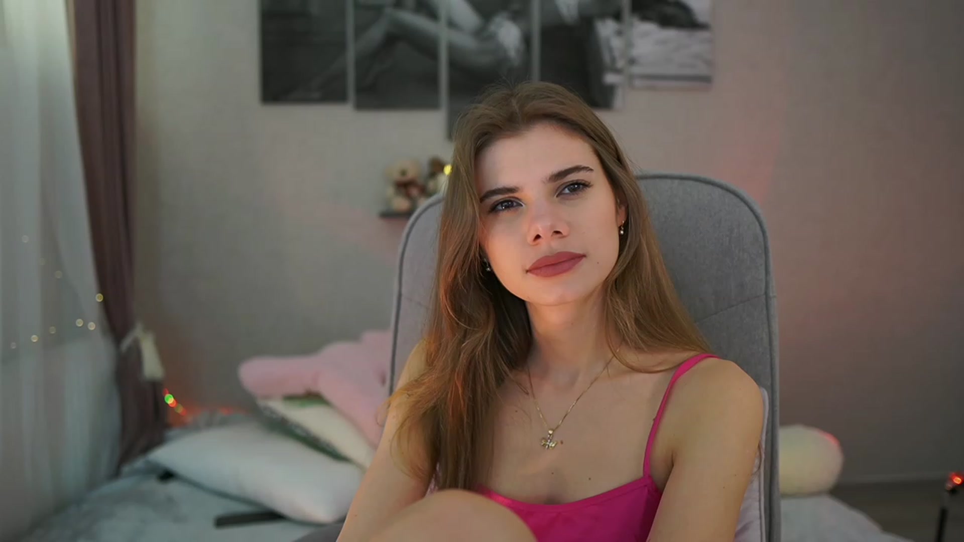 Gallery image thumbnail from RileyReid_18's myfreecams stream on, 02/07/2024, 19:04 image 16 of 20
