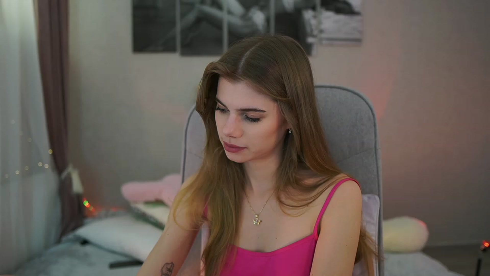 Gallery image thumbnail from RileyReid_18's myfreecams stream on, 02/07/2024, 19:04 image 13 of 20
