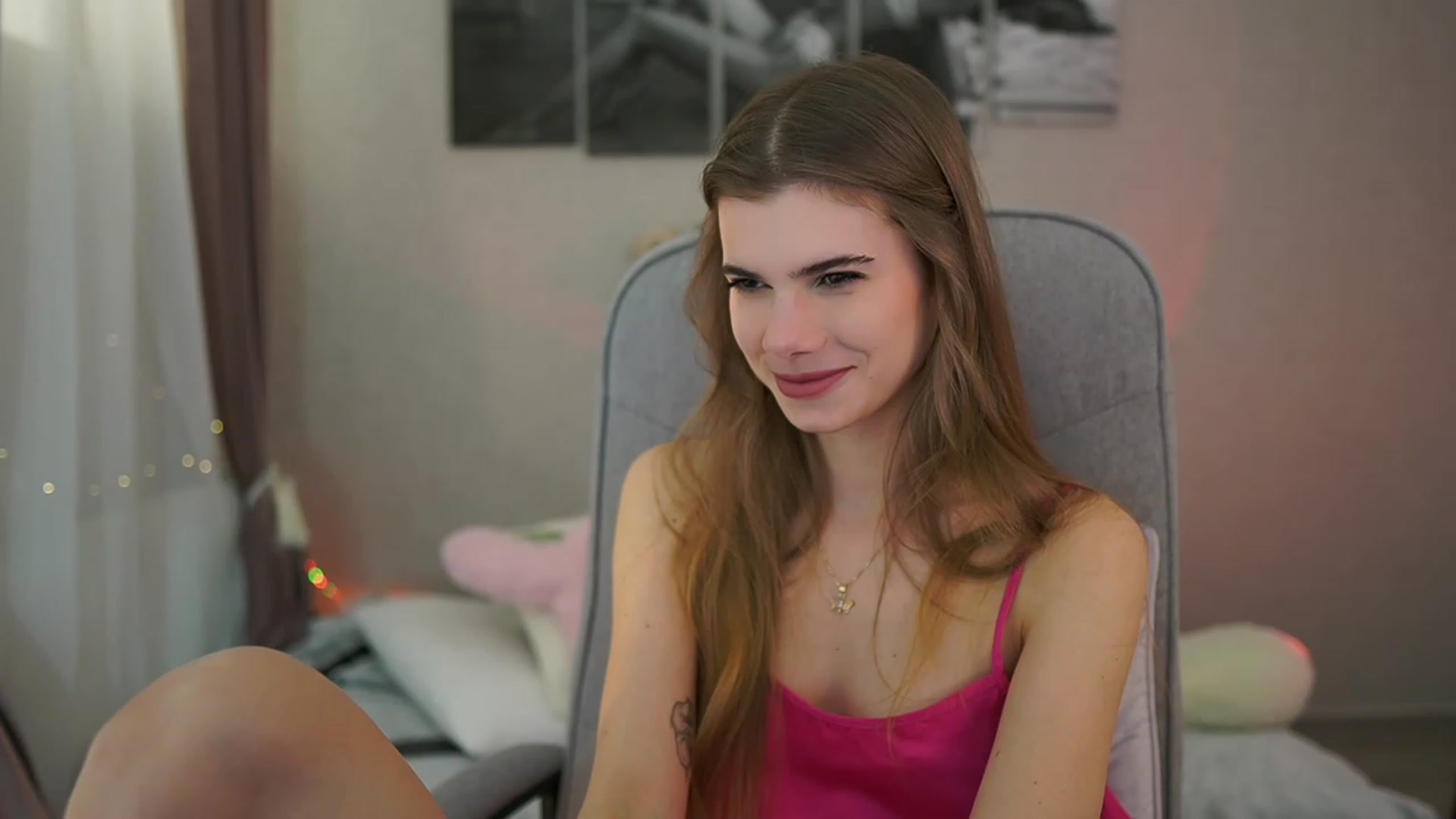 Gallery image thumbnail from RileyReid_18's myfreecams stream on, 02/07/2024, 19:04 image 2 of 20