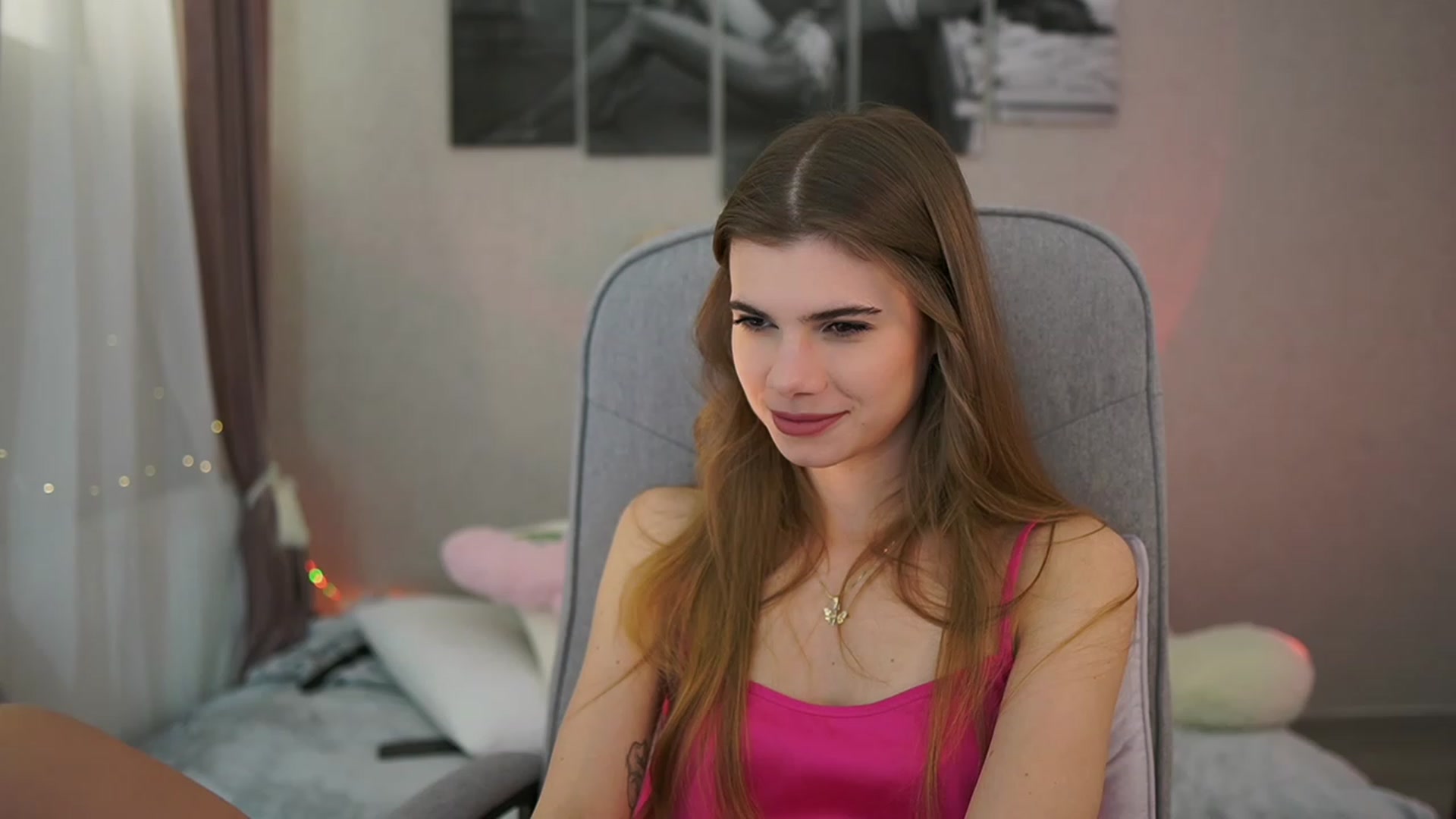Gallery image thumbnail from RileyReid_18's myfreecams stream on, 02/07/2024, 19:04 image 4 of 20