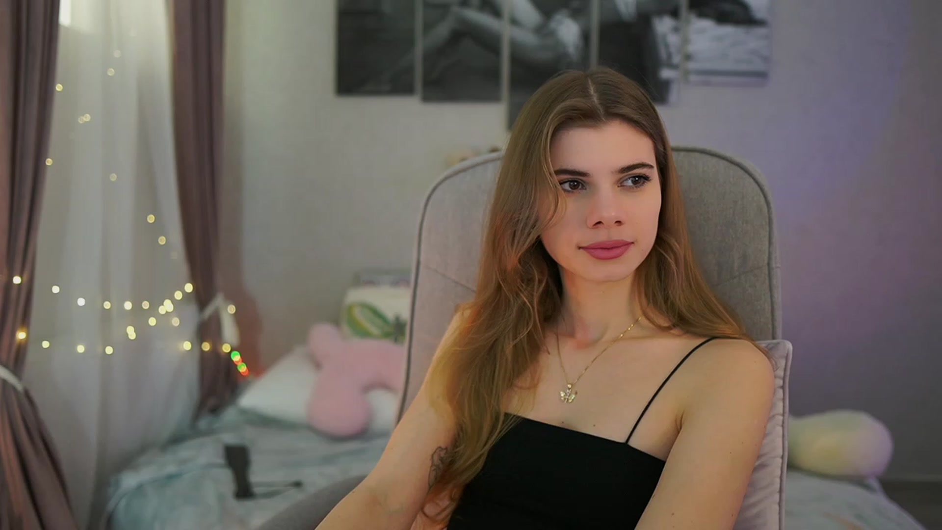 Gallery image thumbnail from RileyReid_18's myfreecams stream on, 02/16/2024, 15:42 image 8 of 20