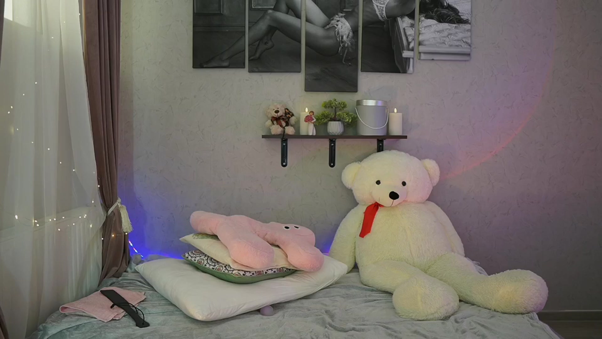 Gallery image thumbnail from RileyReid_18's myfreecams stream on, 02/17/2024, 13:19 image 6 of 20