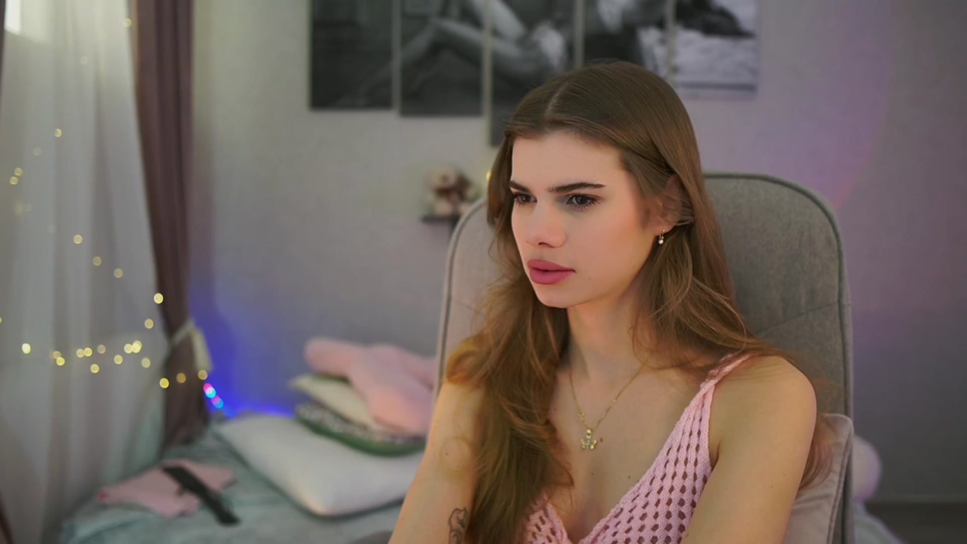 Gallery image thumbnail from RileyReid_18's myfreecams stream on, 02/17/2024, 13:19 image 3 of 20