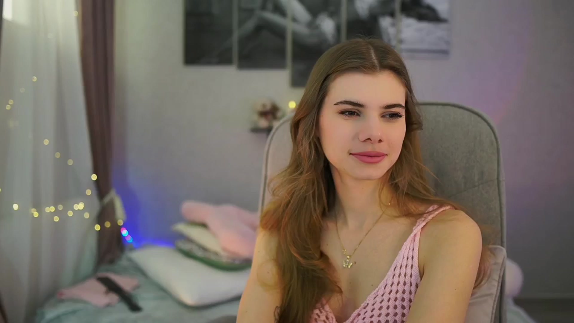 Gallery image thumbnail from RileyReid_18's myfreecams stream on, 02/17/2024, 13:19 image 2 of 20
