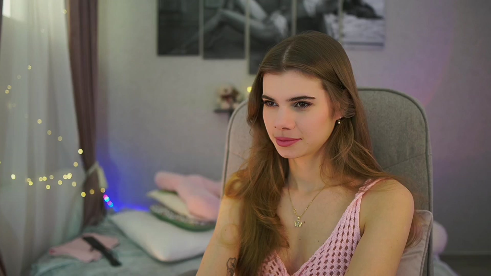 Gallery image thumbnail from RileyReid_18's myfreecams stream on, 02/17/2024, 13:19 image 5 of 20