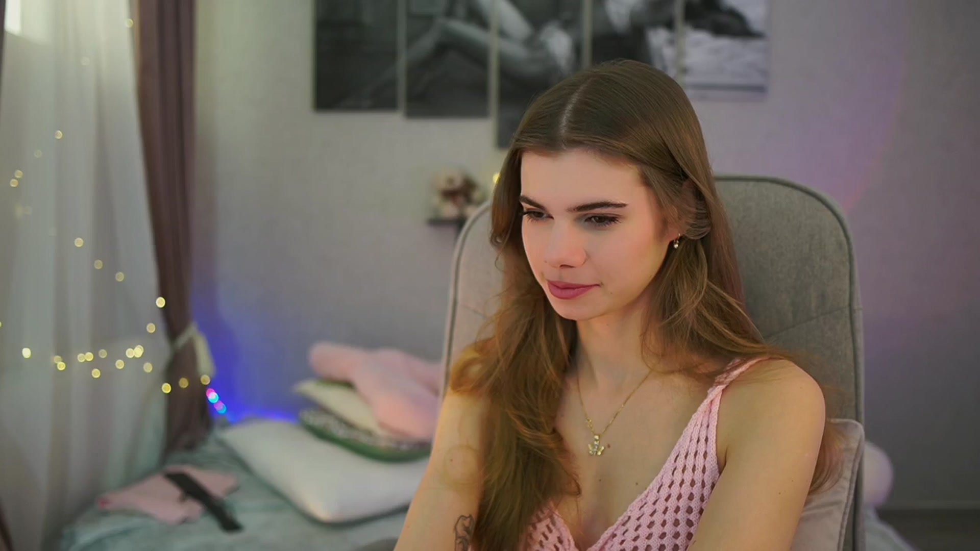Gallery image thumbnail from RileyReid_18's myfreecams stream on, 02/17/2024, 13:19 image 4 of 20