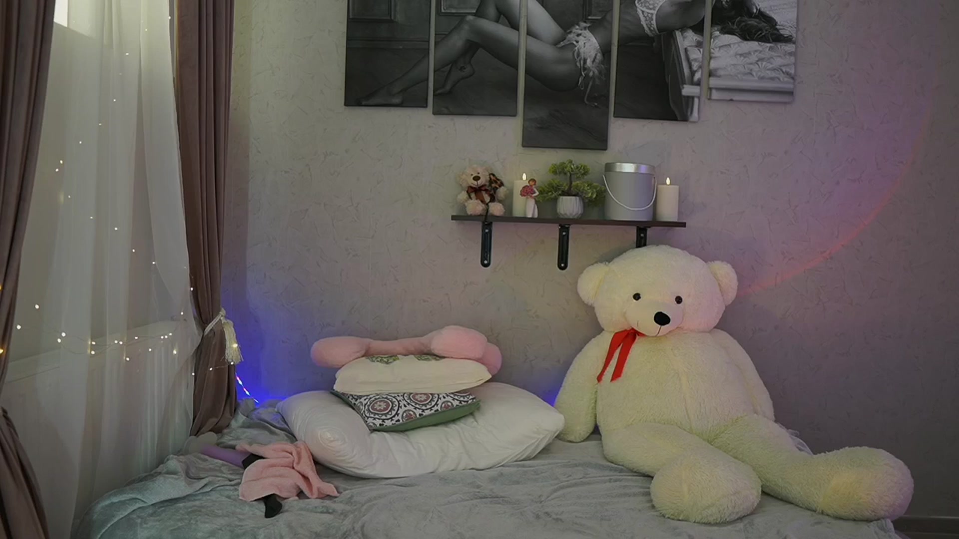 Gallery image thumbnail from RileyReid_18's myfreecams stream on, 02/17/2024, 15:55 image 8 of 20